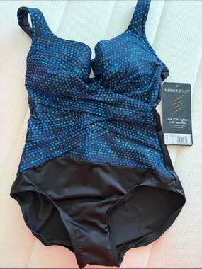 NWT Miraclesuit retails for $198. Look 10# slimmer instantly!